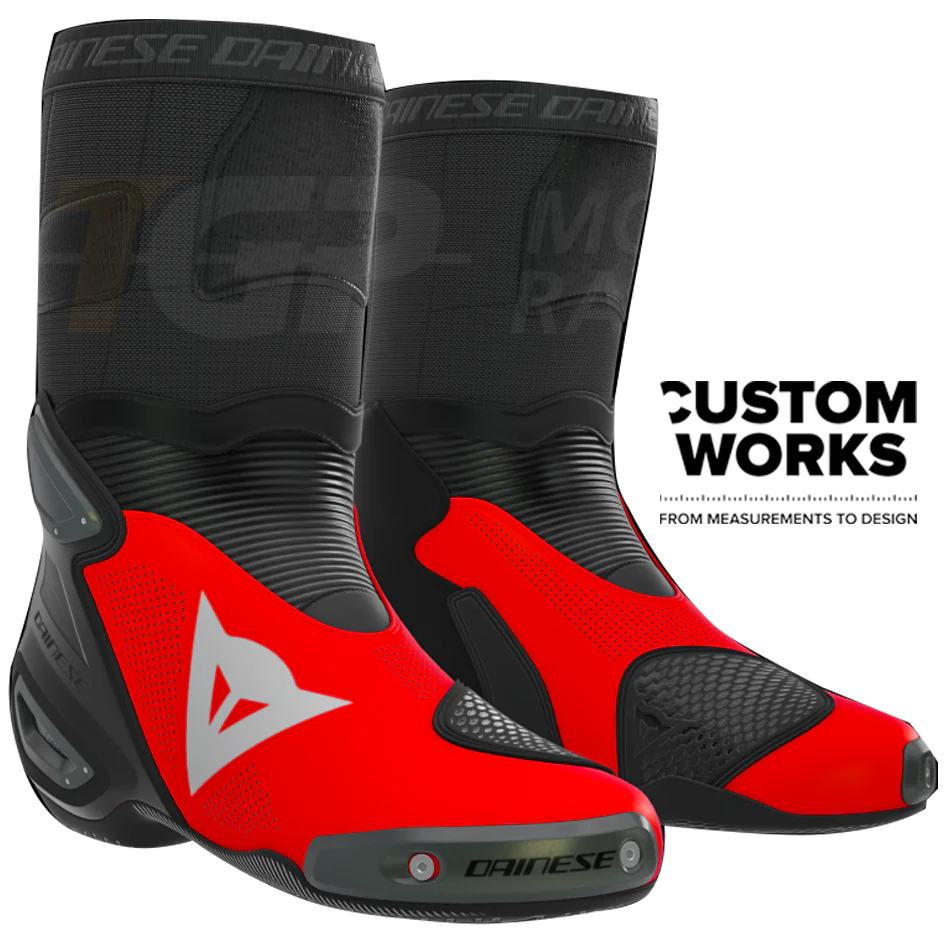 Dainese Axial 2 Air Racing und Straßen Motorradstiefel Marco Bezzecchi Replica 2026 | Herren | Fluo Rot / Schwarz | Custom Works