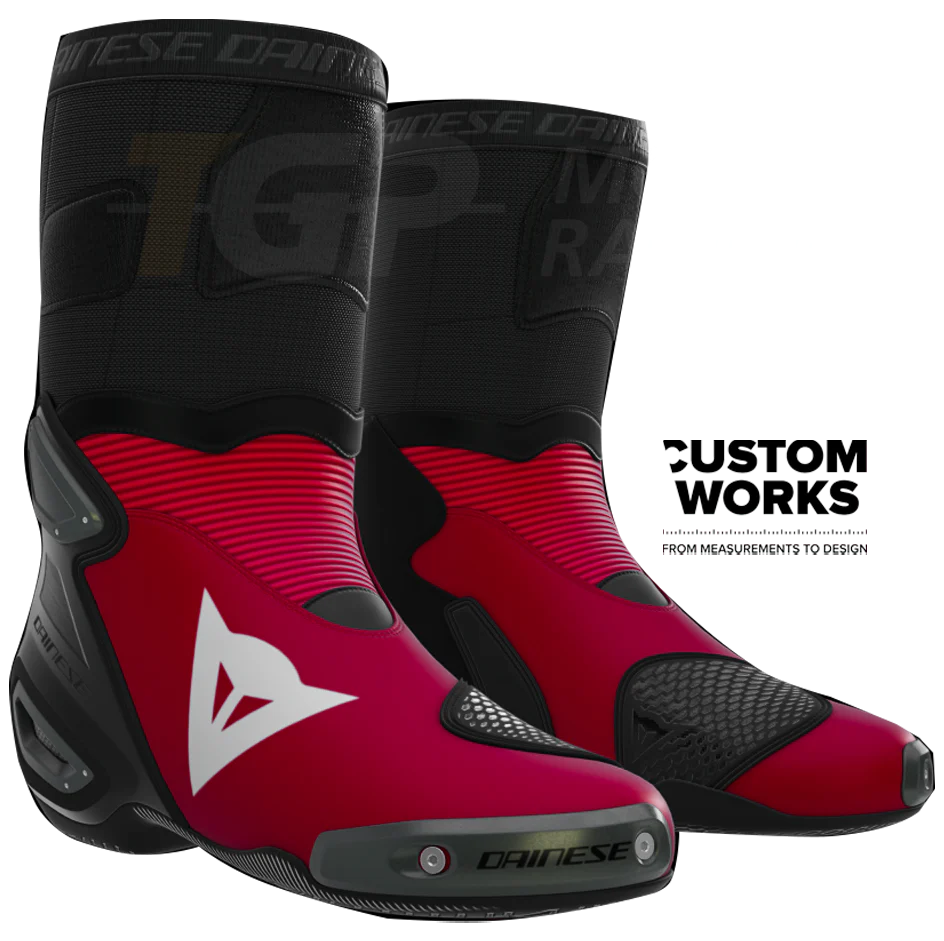 Dainese Axial 2 Racing und Straßen Motorradstiefel Nicolò Bulega Replica 2026 | Herren | Dainese Rot / Weiß | Custom Works