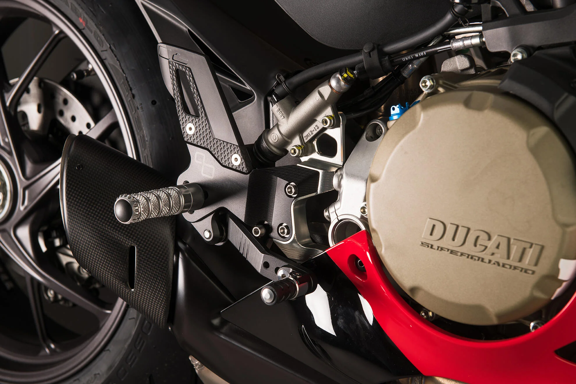 Fußrastenanlage Track-Use LighTech Umkehrschaltung Ducati Panigale 1299/S (15-18) FTRDU014 - Image 3